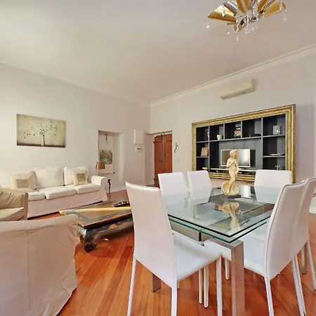 Apartment Capocci By Halldis Rome